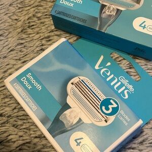 Gillette Venus Smooth Doux cartridges bundle of 2 packs New in box